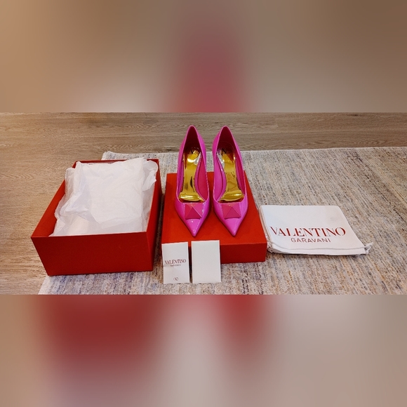 Valentino One Stud Pumps - Picture 6 of 11